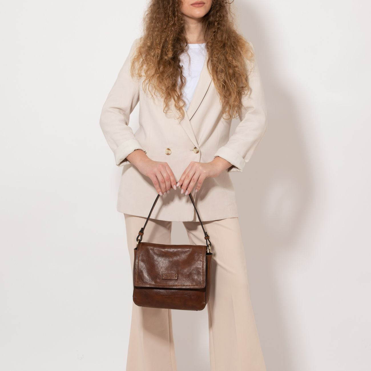Annalisa Vegetable-Tanned Leather Shoulder Bag by Gianni Conti