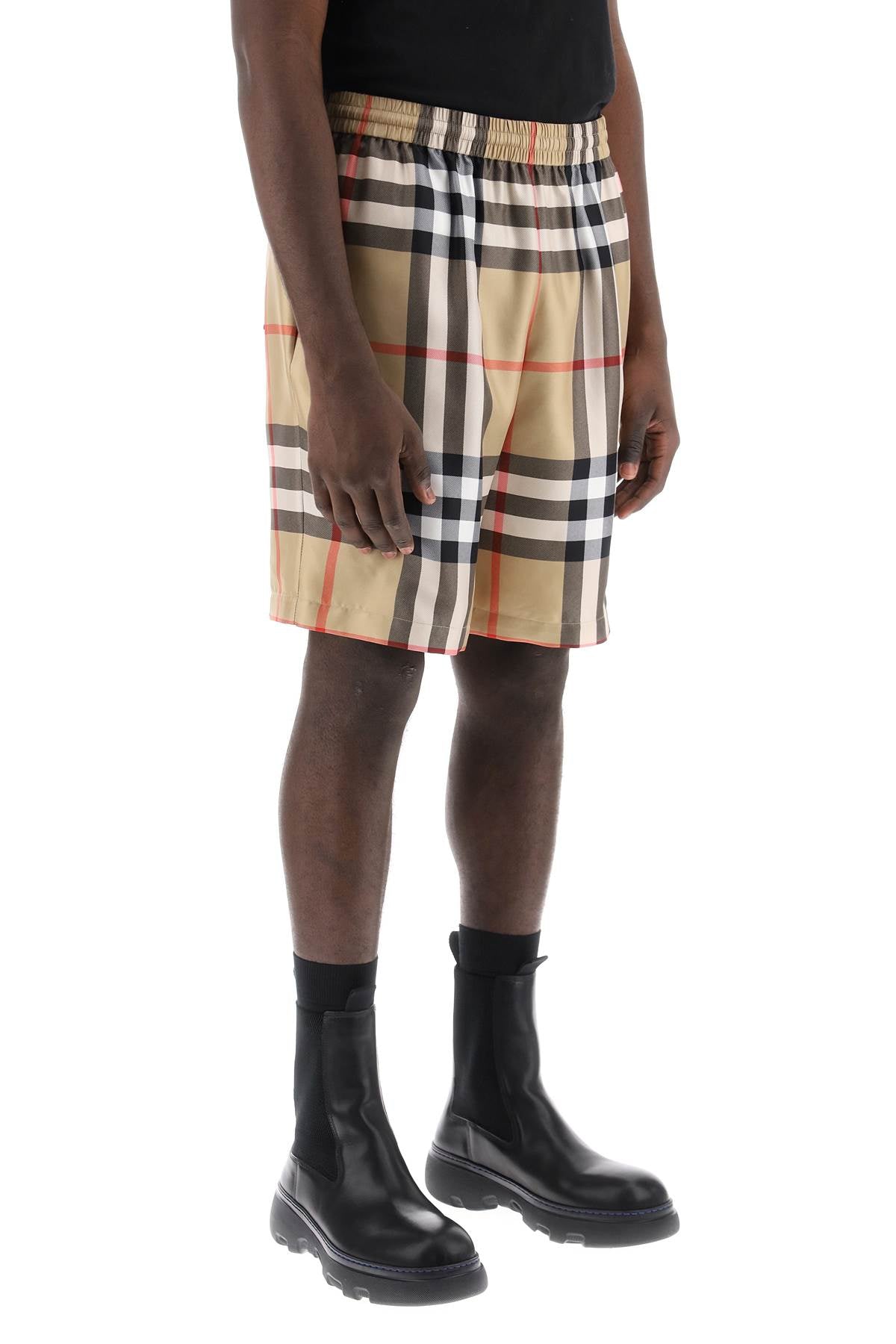 Burberry Bradeston Shorts In Check Silk   Beige